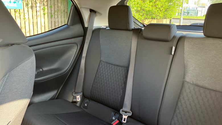 Toyota Yaris 1.5 Hybrid Design 5dr CVT [Nav] Hybrid Hatchback
